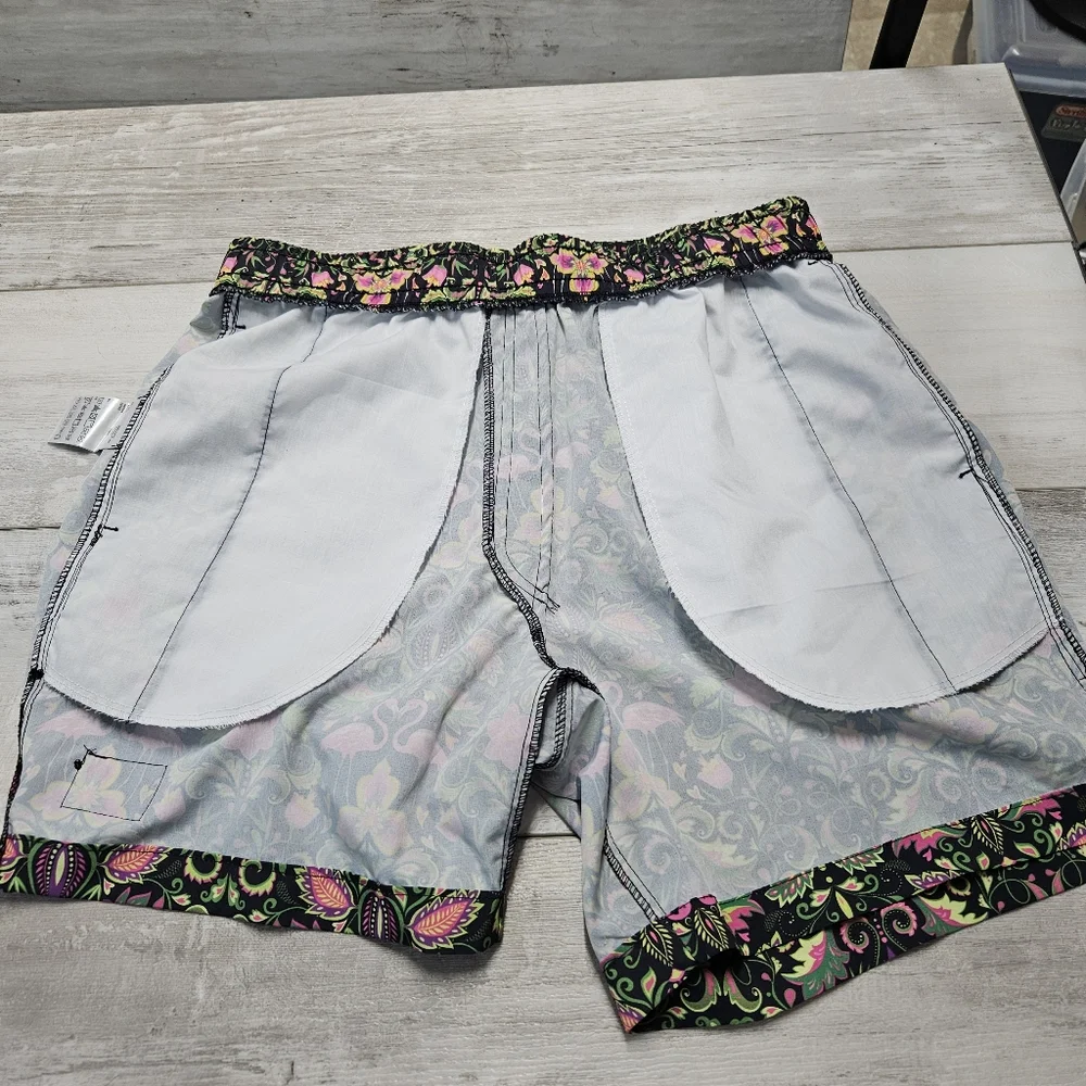 WESC Zack Flamingo Go Wild Swim Trunks Mens Medium Vacation Prints All Over